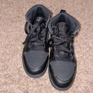 Kids Black/Dark Grey Jordan 1 Mid